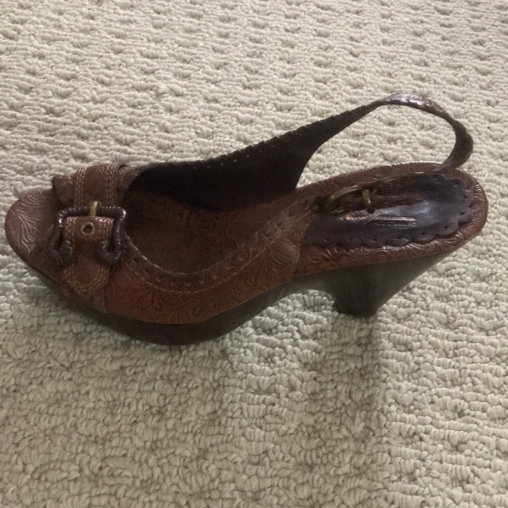 Shoes - Picture 2 of 4